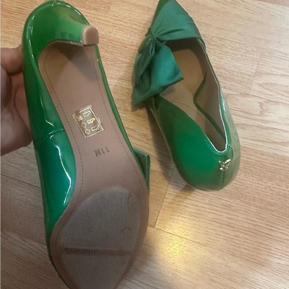 J.Renee Green Glossy Heels with Streamlined Silhouette New In Box Size 11 - Picture 2 of 9